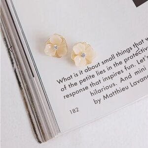 Hello Molly earrings. 18K Gold Plated floral earrings.